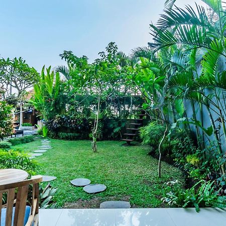 ウブド Jegeg Mas Bed & Breakfast エクステリア 写真